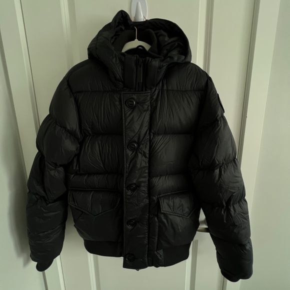 LIKE NEW CANADA GOOSE JACKET SIZE MEDIUM - Picture 3 of 5